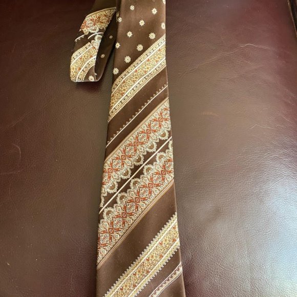 VINTAGE PIERRE CARDIN TIE. - Picture 1 of 2